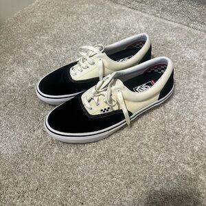 Vans Black and Cream Sneakers Classic Skate Style men’s size 11